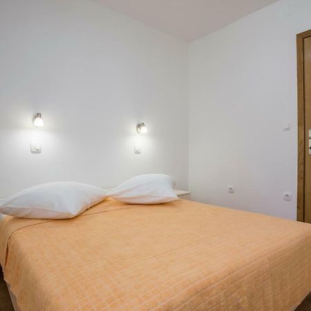 Apartments Bezmalinovic 2 Бол Екстериор снимка