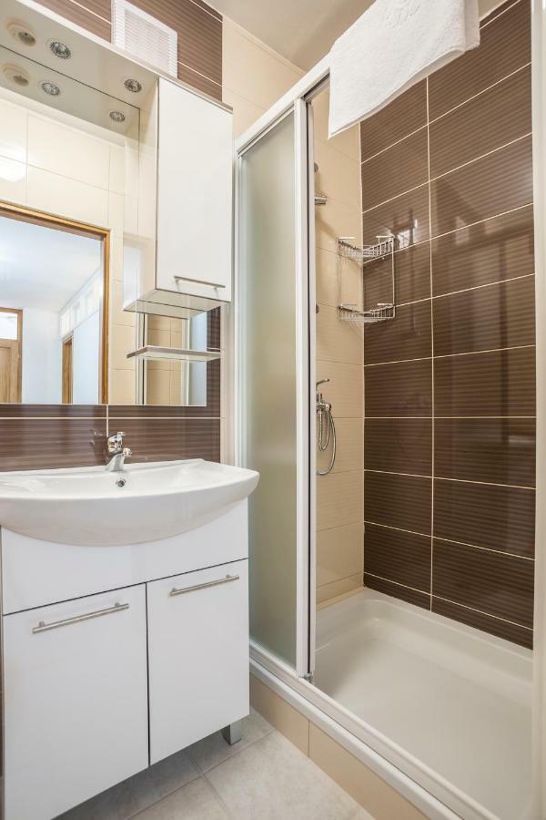 Apartments Bezmalinovic 2 Бол Екстериор снимка
