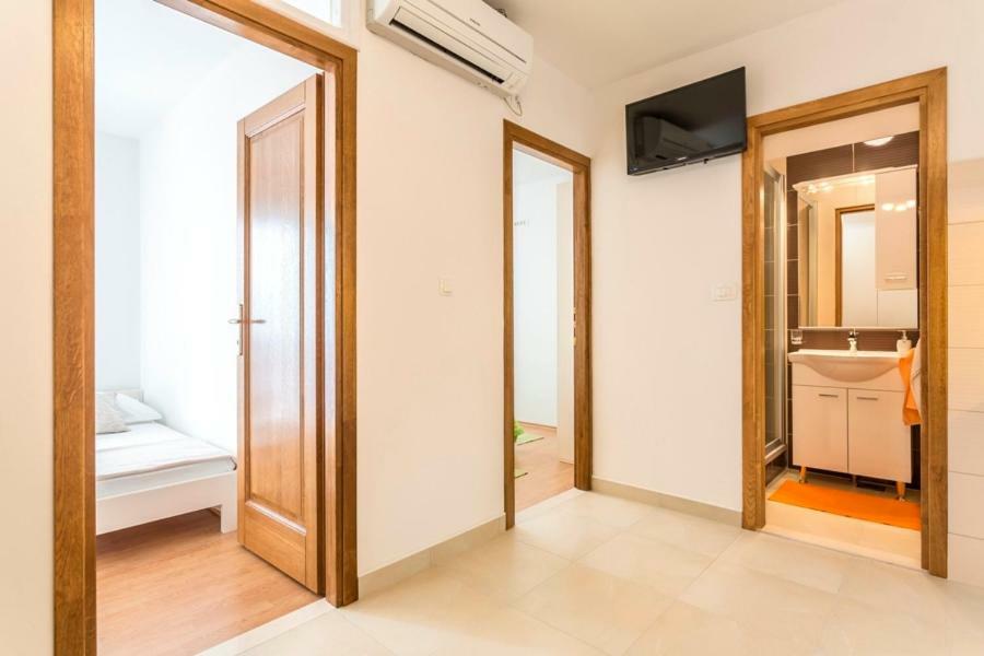 Apartments Bezmalinovic 2 Бол Екстериор снимка