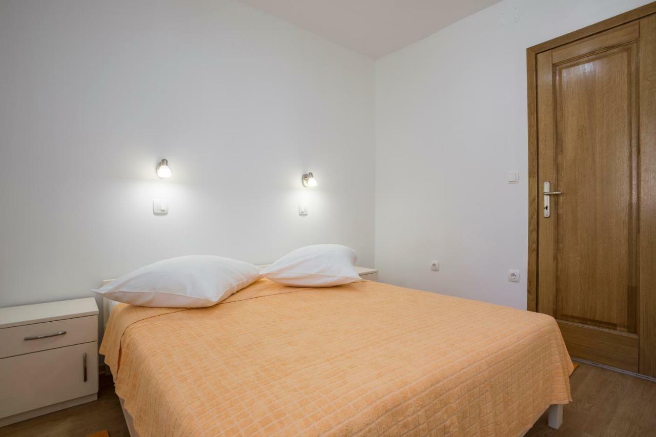 Apartments Bezmalinovic 2 Бол Екстериор снимка
