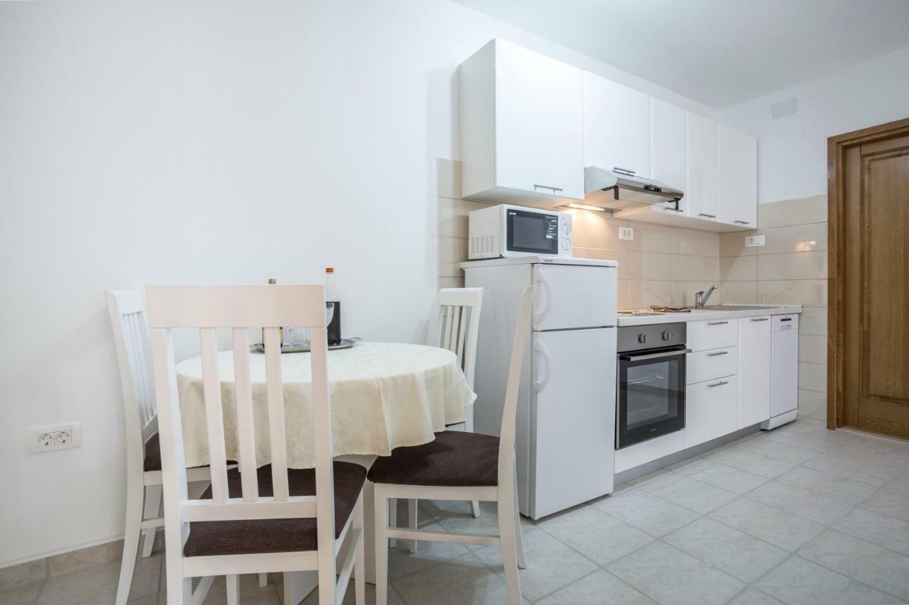 Apartments Bezmalinovic 2 Бол Екстериор снимка