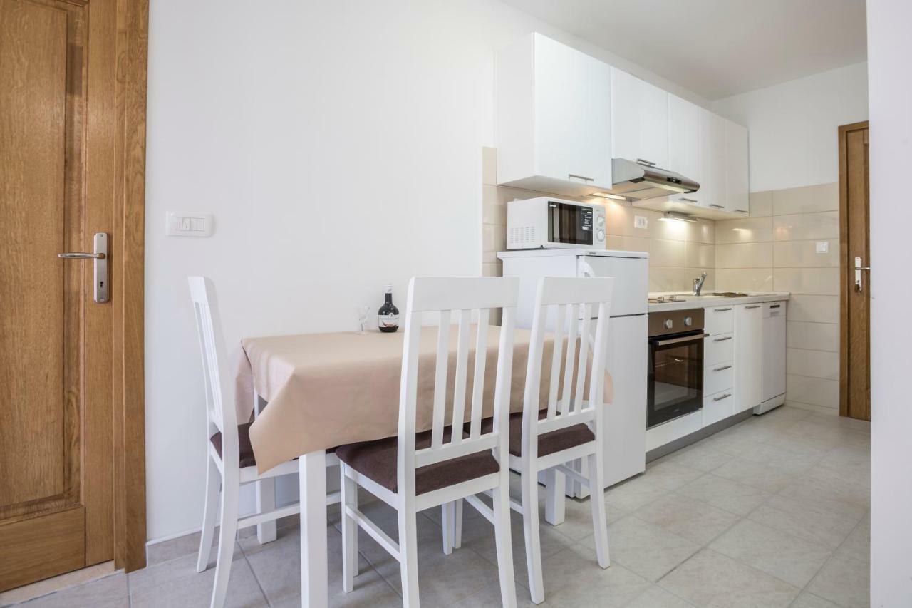 Apartments Bezmalinovic 2 Бол Екстериор снимка