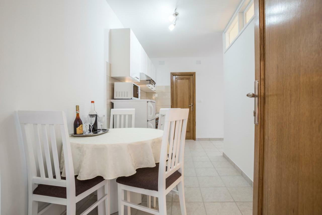 Apartments Bezmalinovic 2 Бол Екстериор снимка